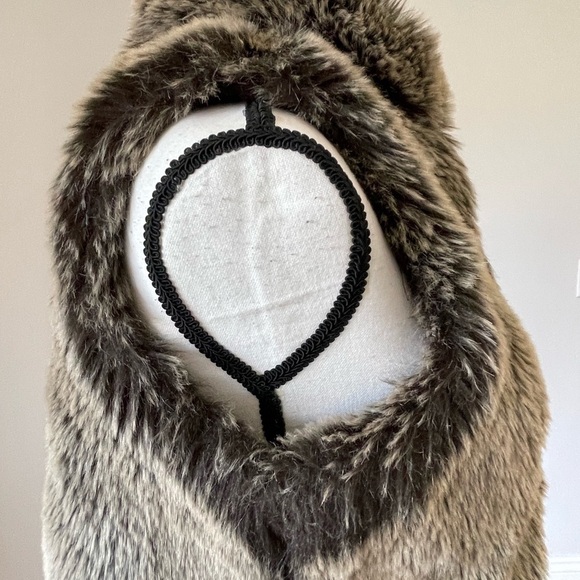 Outdoor Edition by Parkhurst faux fur vest in a size S/P mob wife fur brown - Picture 7 of 15